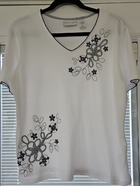 Alfred Dunner White V‑Neck Tee with Navy Floral Stitching